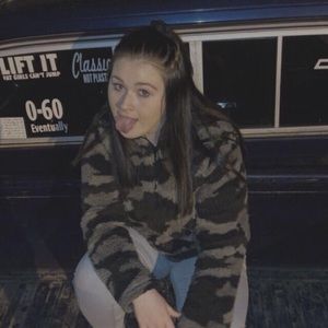 Meet your Posher, Emily